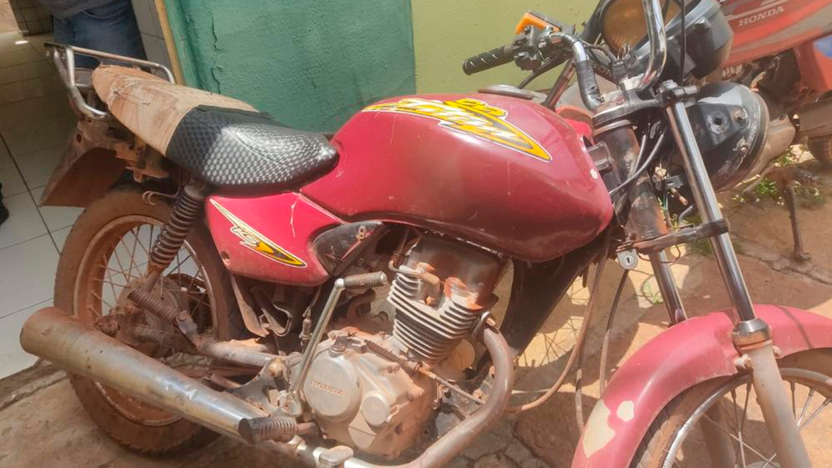 Condutor sem CNH e com escapamento barulhento tem moto apreendida em São João do Ivaí