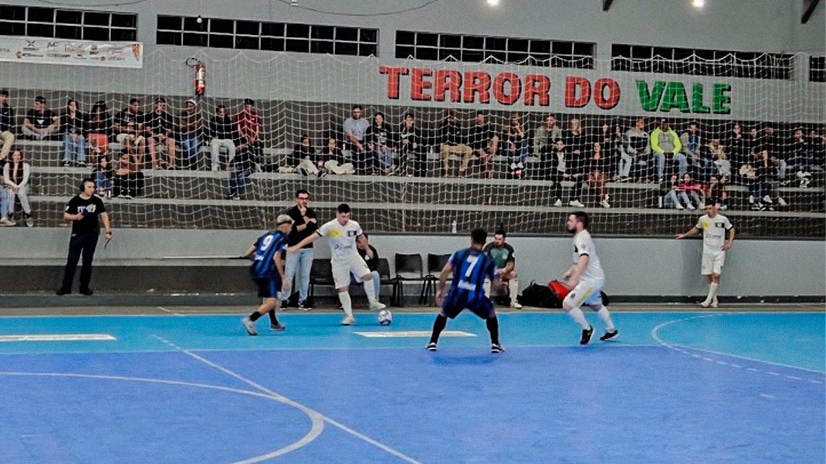 Bola rolando em Cândido de Abreu: Categoria Aberto da Taça 26 de Novembro começa hoje