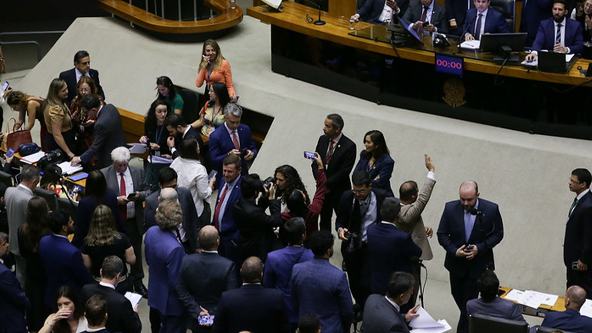 Câmara aprova isenção do IR para salários de até R$ 5 mil