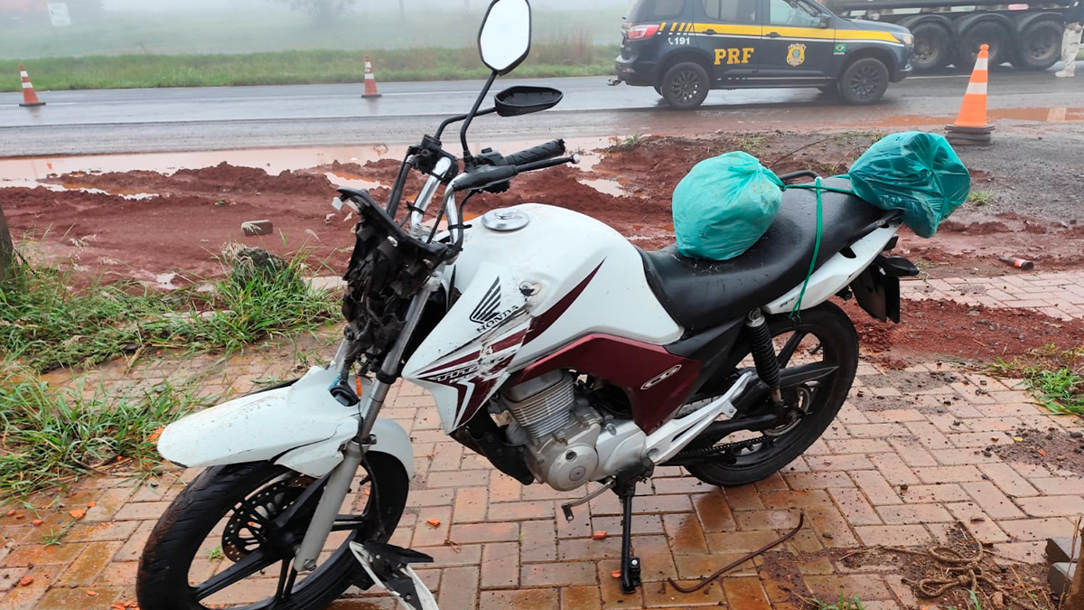 Motociclista fica ferido em acidente com carreta na BR-376 em Jandaia do Sul