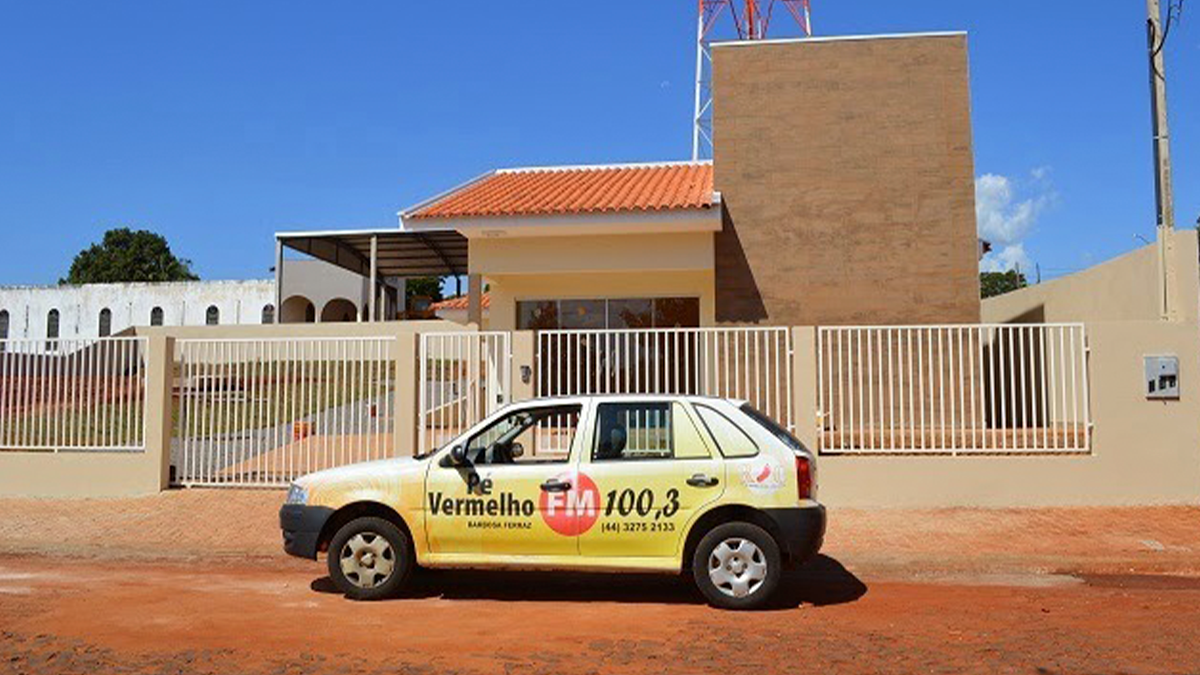 Rádio Pé Vermelho FM fica fora do ar após fortes chuvas em Barbosa Ferraz