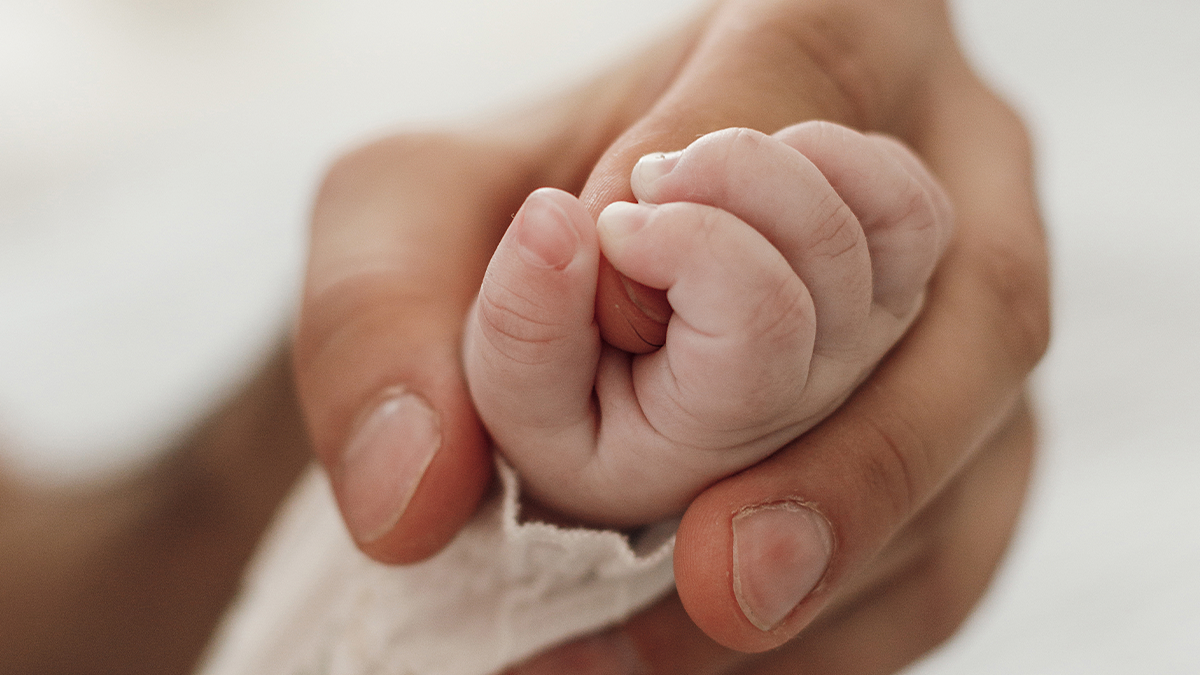 Mãe e padrasto são presos suspeitos de matar bebê de 2 anos em Curitiba