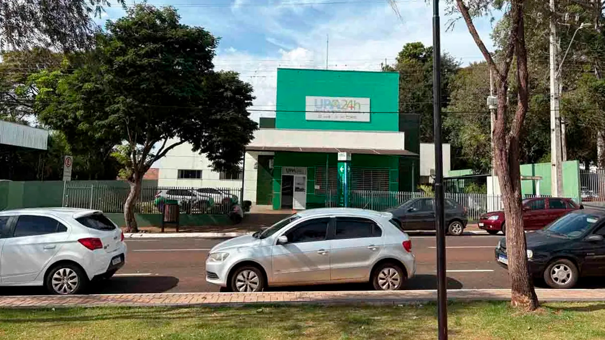 Motociclista fica ferida após colisão com carro no centro de Ivaiporã