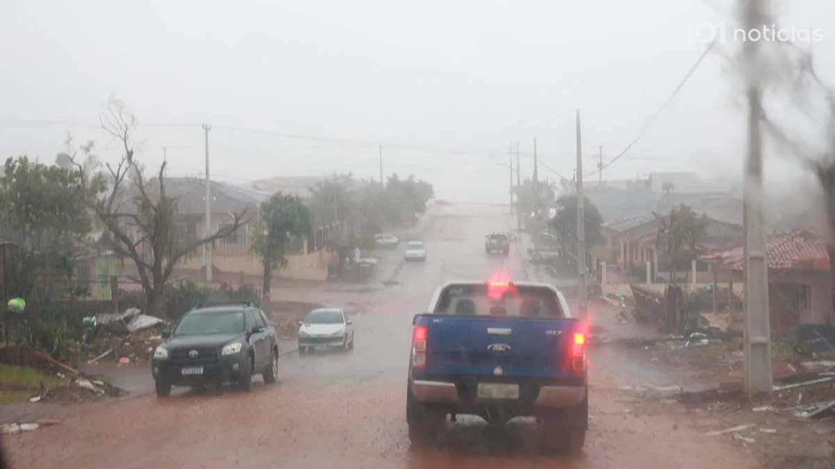 Simepar alerta para temporais no Paraná com agravamento no fim de semana