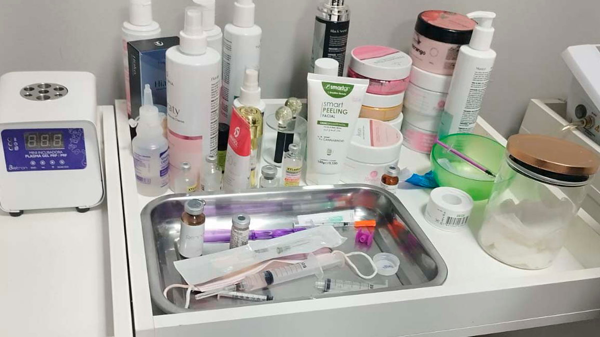 Mulher é presa suspeita de fazer procedimentos estéticos de forma ilegal em Curitiba