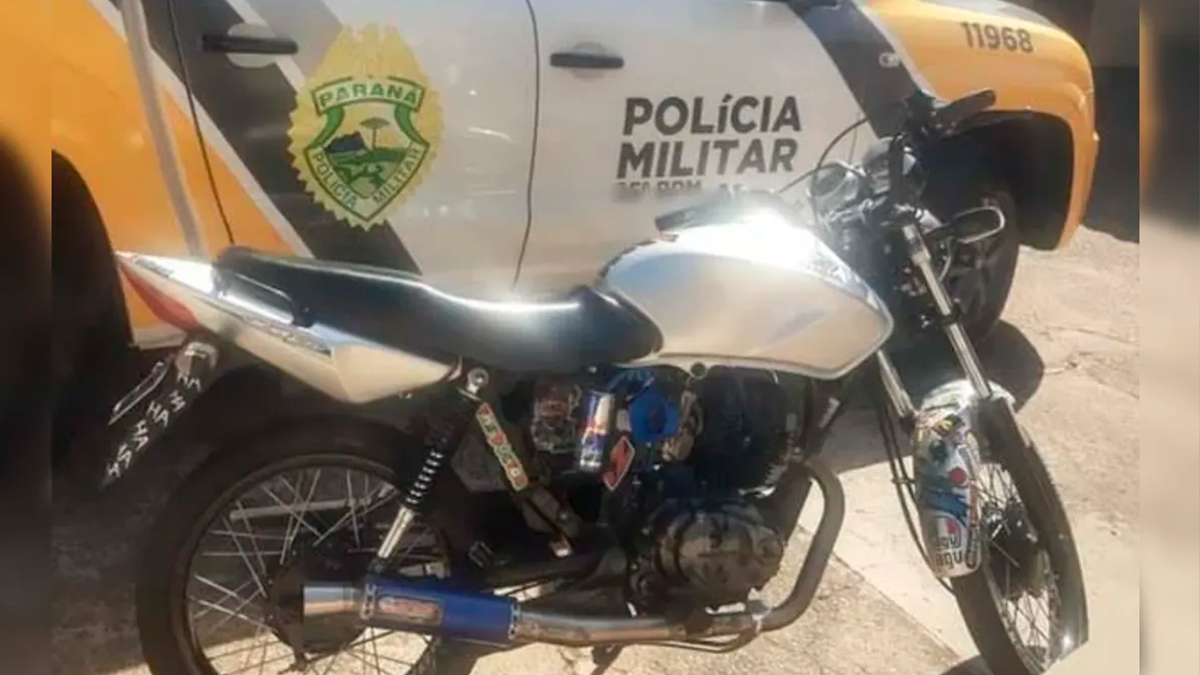 Motociclista tem moto apreendida após ser flagrado sem capacete e sem CNH em ArapuãMotociclista tem moto apreendida após ser flagrado sem capacete e sem CNH em Arapuã