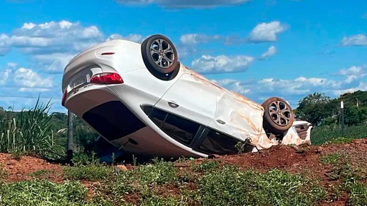Capotamento na rodovia entre Fênix e Quinta do Sol deixa três feridos nesta quinta-feira
