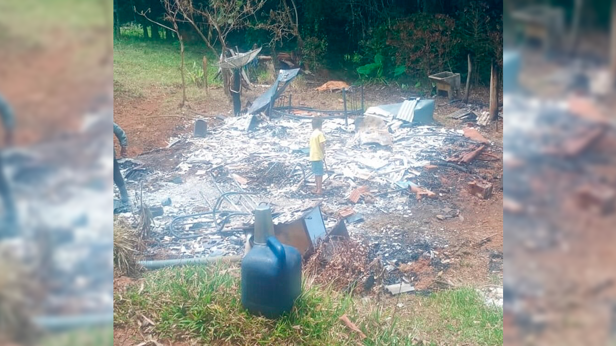 Incêndio destrói residência de idoso na comunidade Serra Paulista em Cândido de Abreu