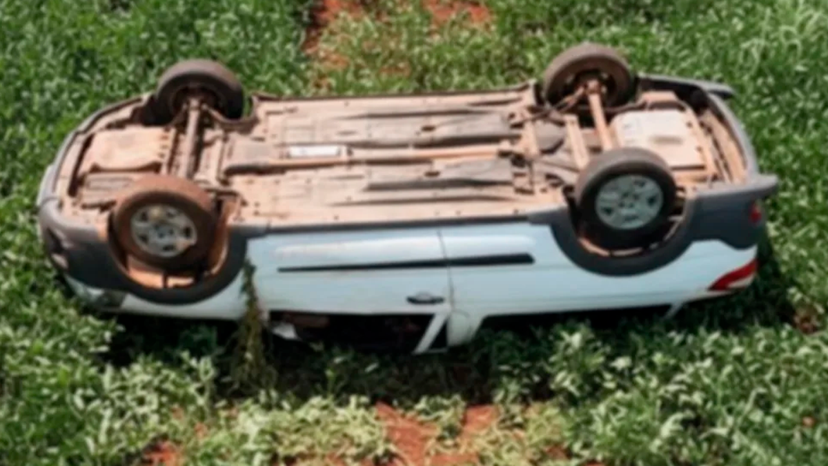 Capotamento de Fiat Strada deixa dois feridos na PR-082 entre Lunardelli e São João do Ivaí