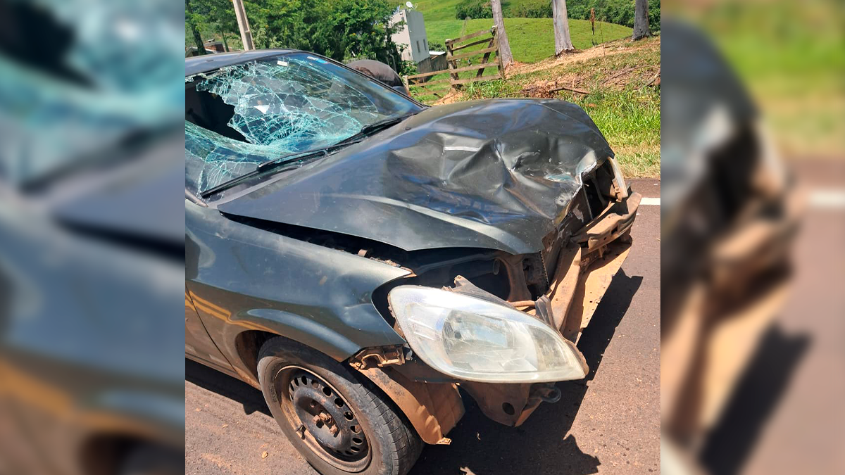 Grave colisão entre carro e moto deixa feridos na rodovia para Manoel Ribas na manhã deste sábado