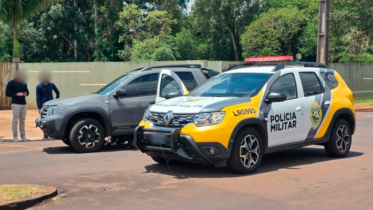 Motociclista pula de veículo e escapa ileso após colisão com caminhonete em Toledo