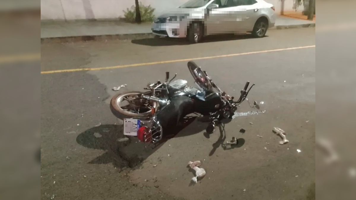 Colisão entre carro e moto deixa jovem gravemente ferido em Ivaiporã