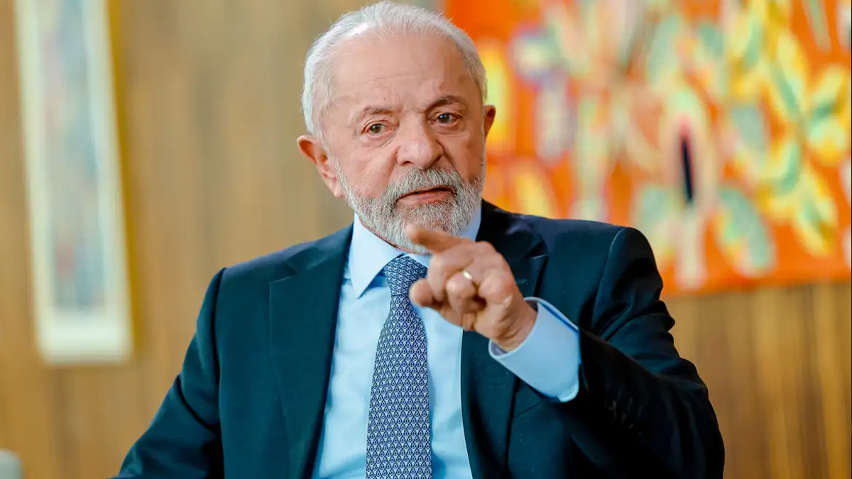 Lula sanciona reajuste para servidores do Legislativo e TCU, mas veta benefícios que excedem o teto