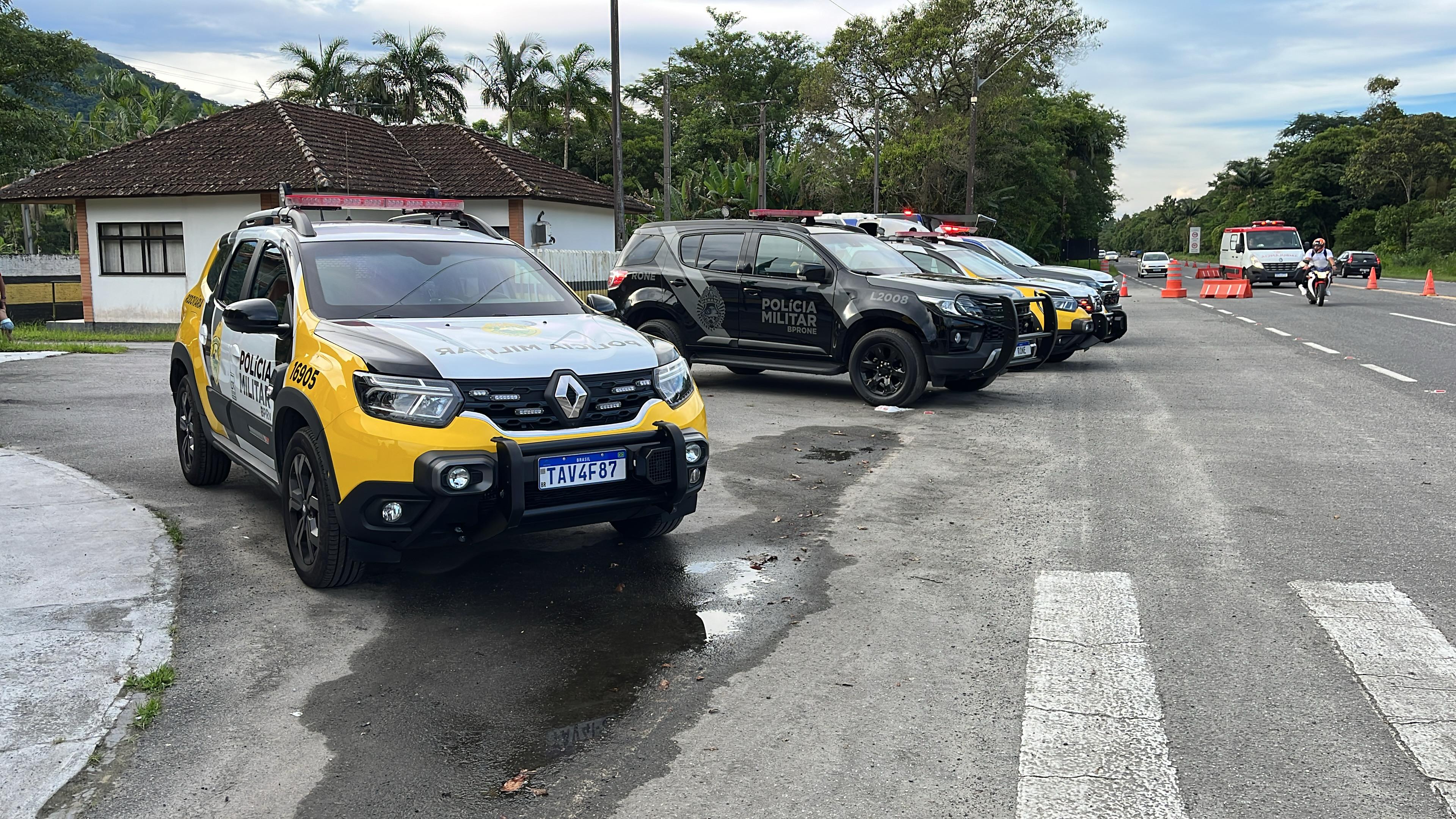 Motorista sem habilitação é detido por embriaguez após direção perigosa no centro de Faxinal