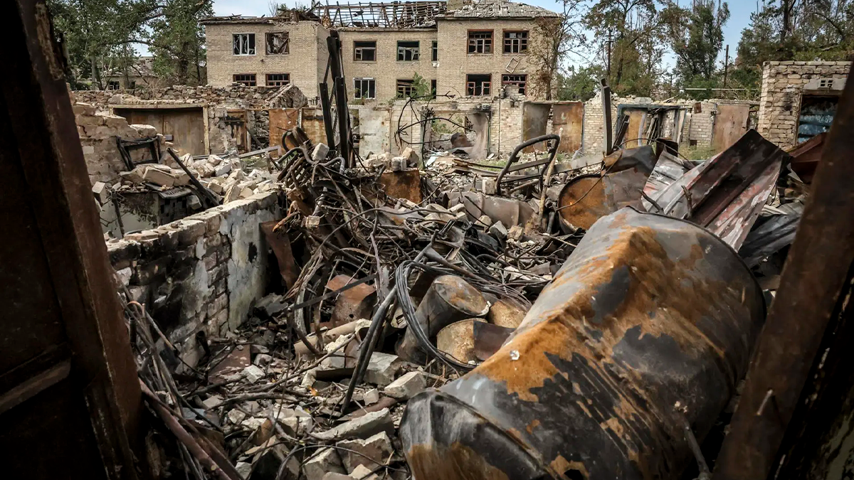 Após 4 anos de guerra, custo de reconstrução da Ucrânia é de mais R$ 3 trilhões