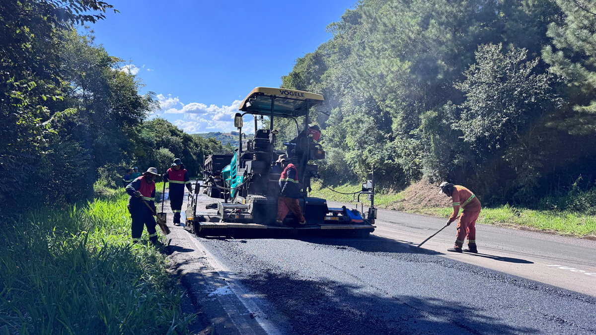 Rodovia entre Nova Tebas e Pitanga recebe serviços de conservação do DER/PR