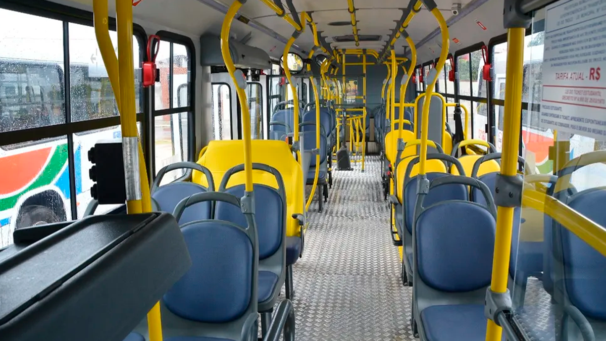 Tragédia na BR-277: Peça de caminhão se solta, atravessa para-brisa de ônibus e mata passageiro