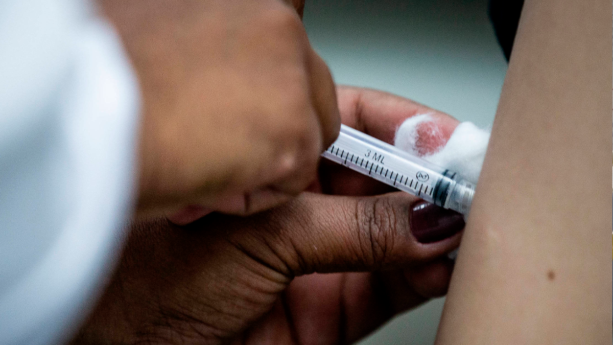 Nova lei moderniza combate ao câncer e amplia acesso a vacinas e terapias no SUS