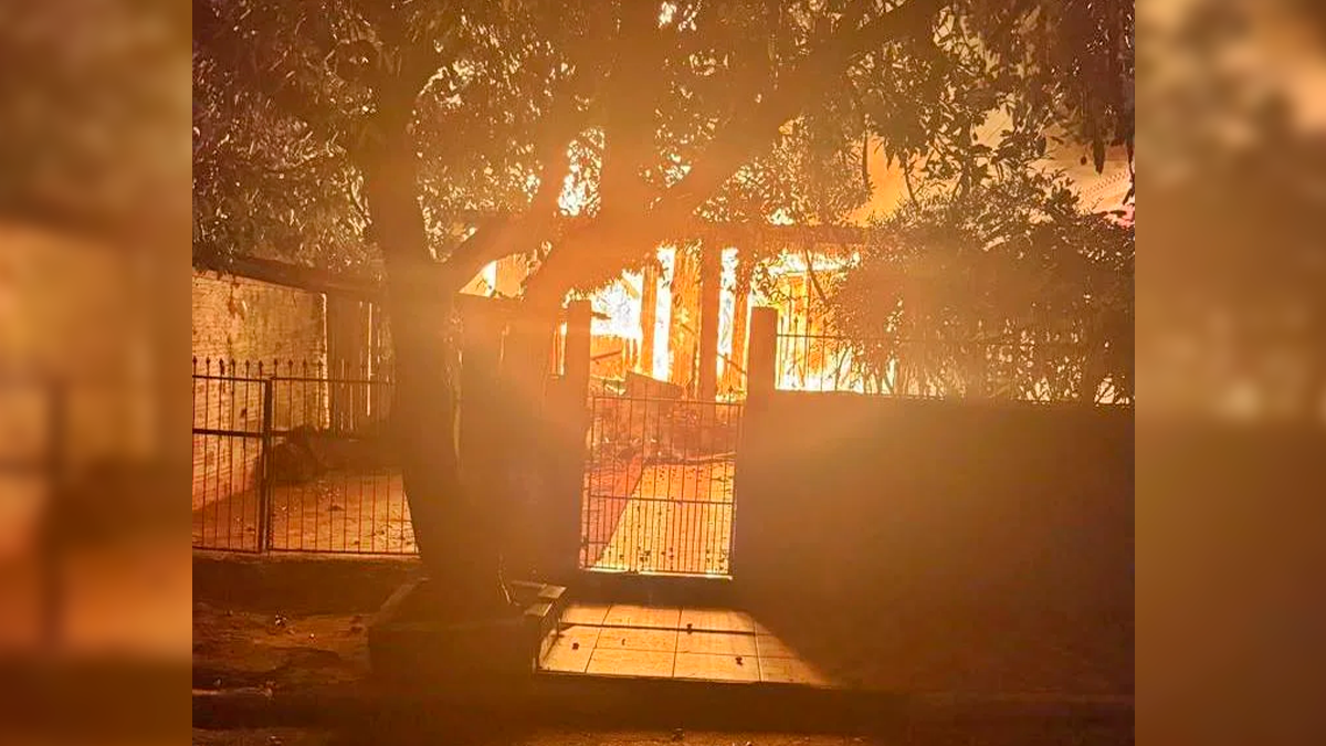 Incêndio destrói residência de madeira na madrugada desta terça-feira em Kaloré