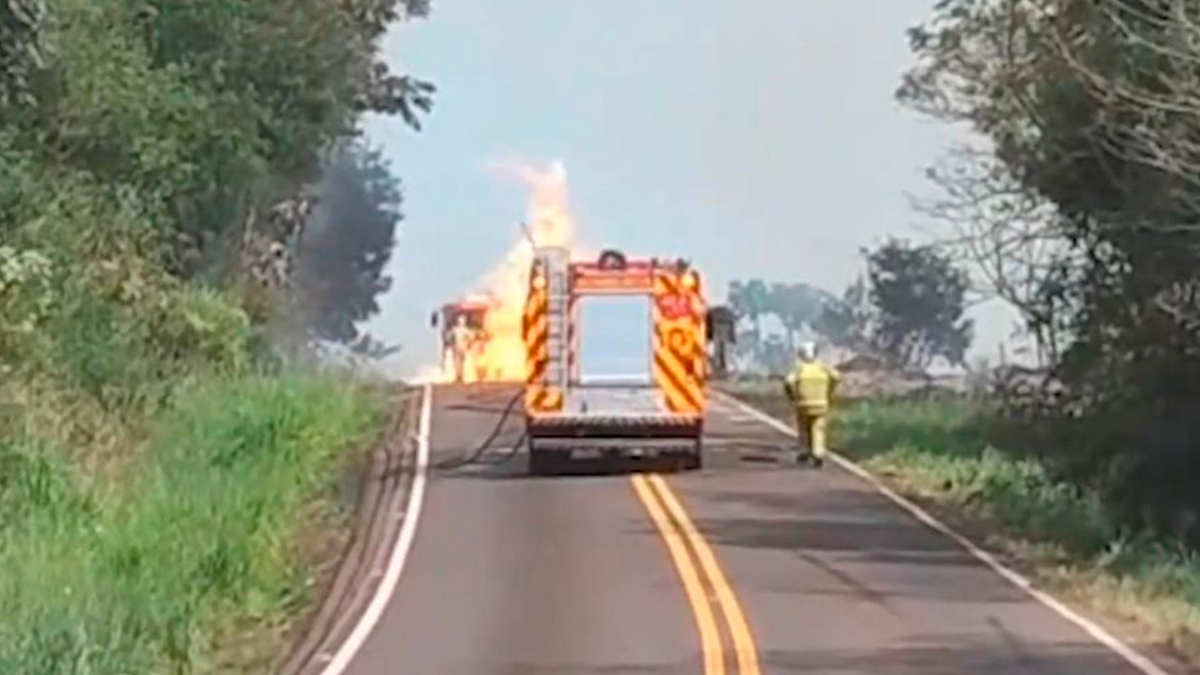 Caminhão com álcool tomba e explode na PR-180; rodovia entre Goioerê e Cruzeiro do Oeste está totalmente interditada