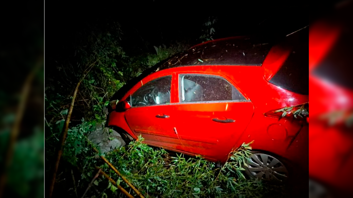 Acidente na PRC-466: Motorista de 58 anos fica ferida após carro sair da pista em Lidianópolis