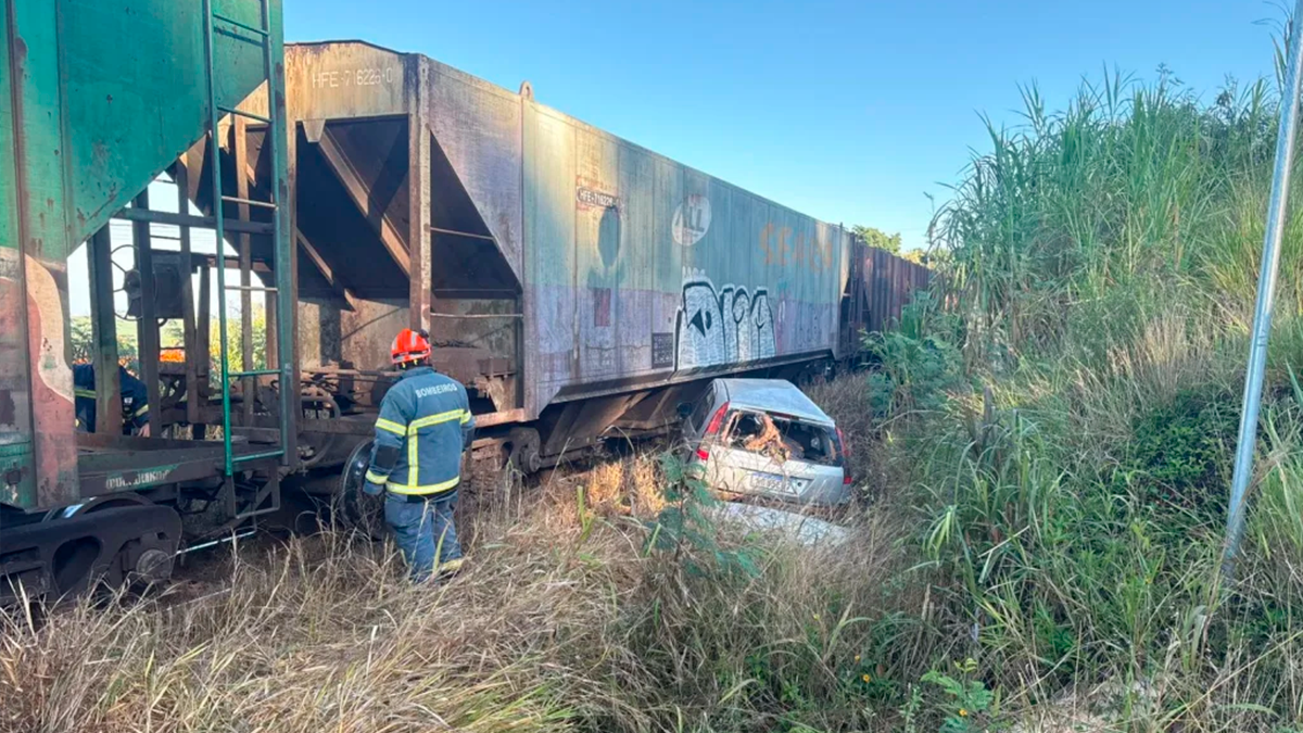Motorista fica ferido após colisão com trem em Jandaia do Sul