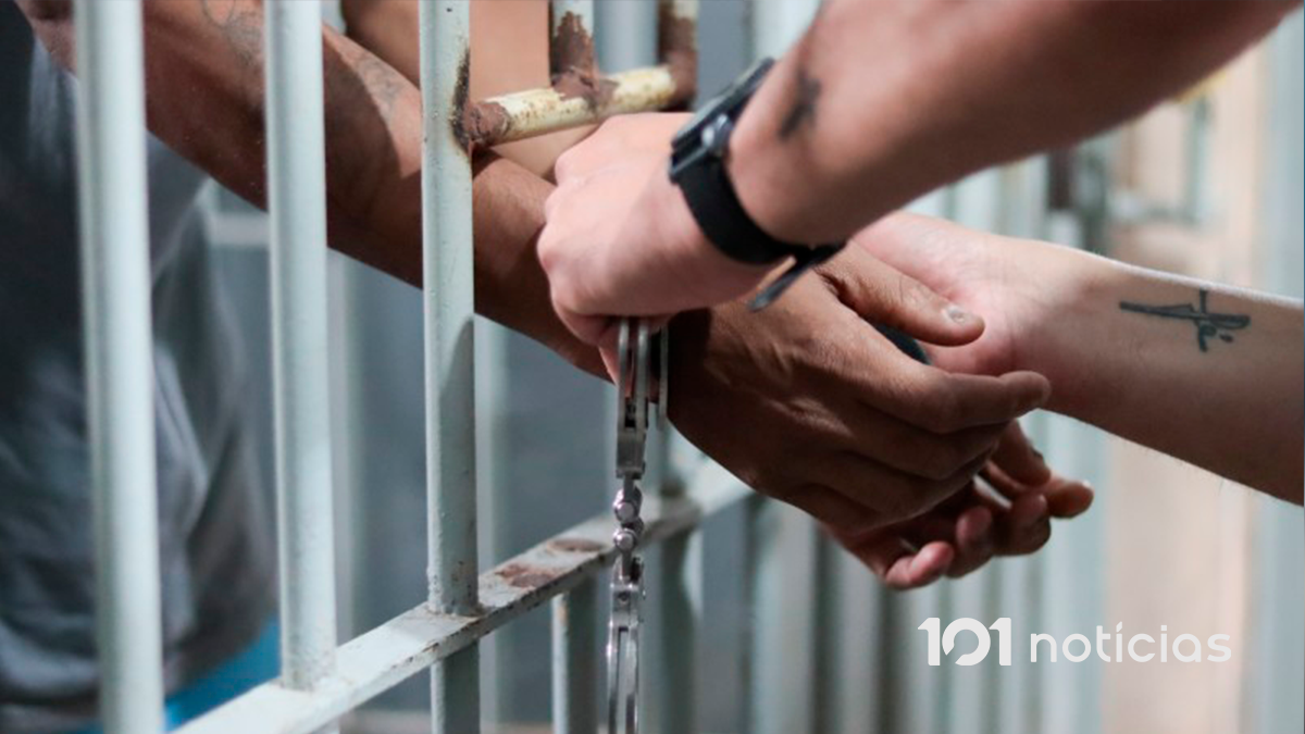 Rocam prende homem por tráfico na 'Cidade de Deus' em Apucarana após suspeitos tentarem engolir drogas
