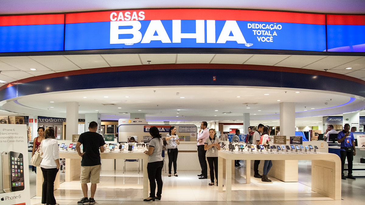 Justiça do Trabalho manda Casas Bahia reverter demissão de quase 2 mil funcionários