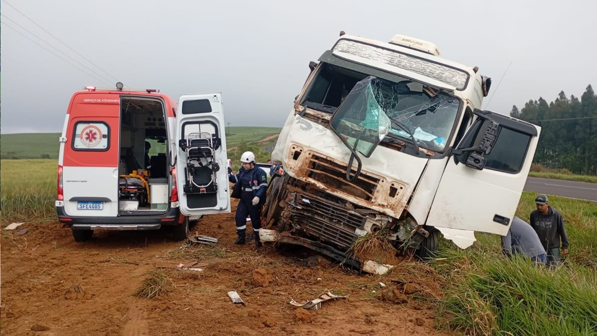Cinco homens morrem em grave acidente de trânsito entre Piraí do Sul e Ventania