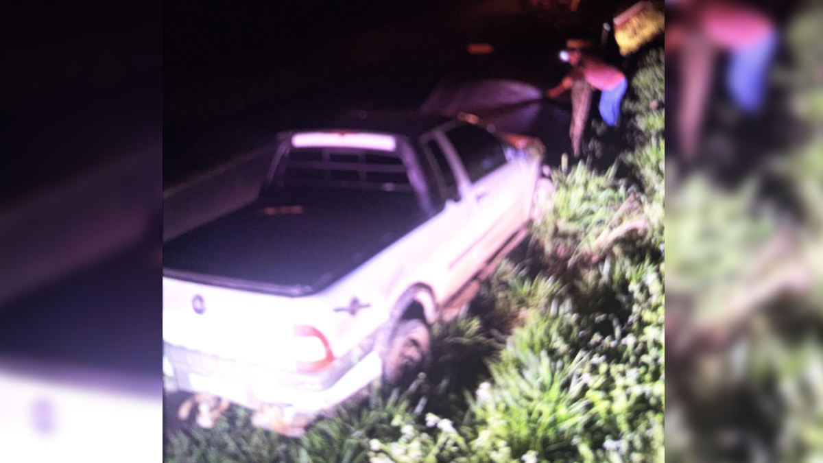 Motorista fica ferido após perder o controle e colidir contra barranco na PR-466 em Manoel Ribas