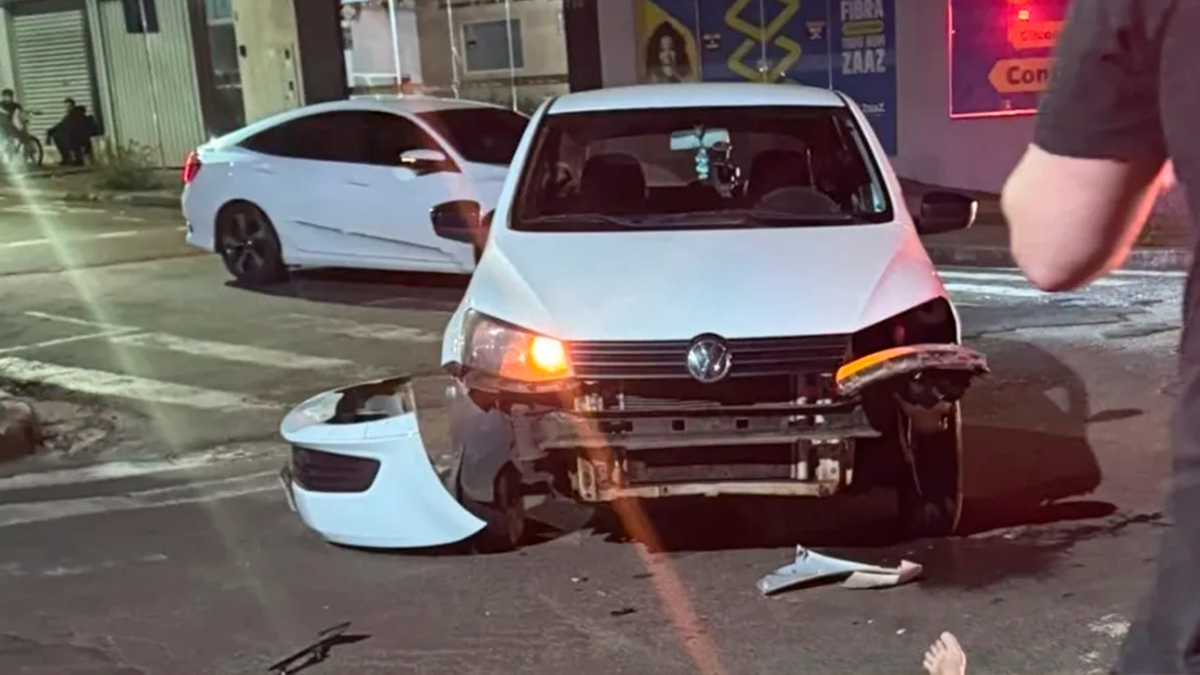 Colisão entre carro e moto deixa pessoa ferida em Ivaiporã