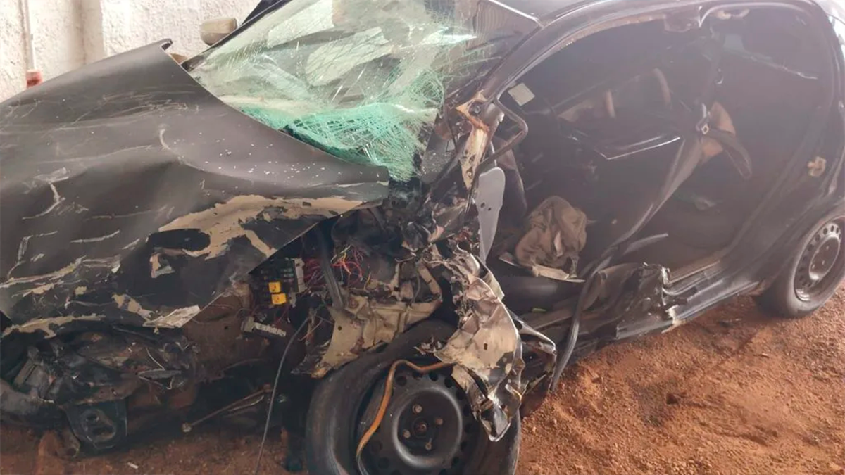 Família fica ferida após carro aquaplanar e colidir com carreta na BR-376 entre Mauá da Serra e Ortigueira
