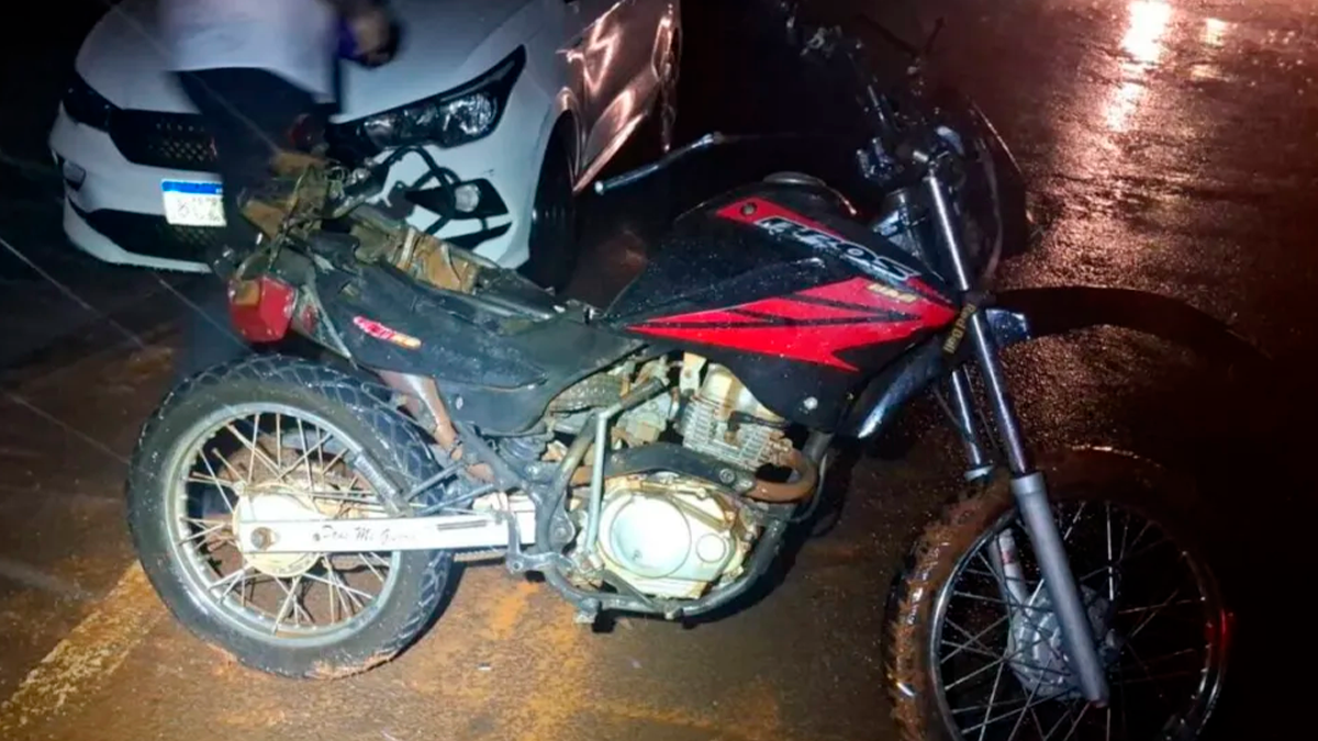 Motociclista de 18 anos fica ferido em colisão com caminhão na PRC-466 em Jardim Alegre