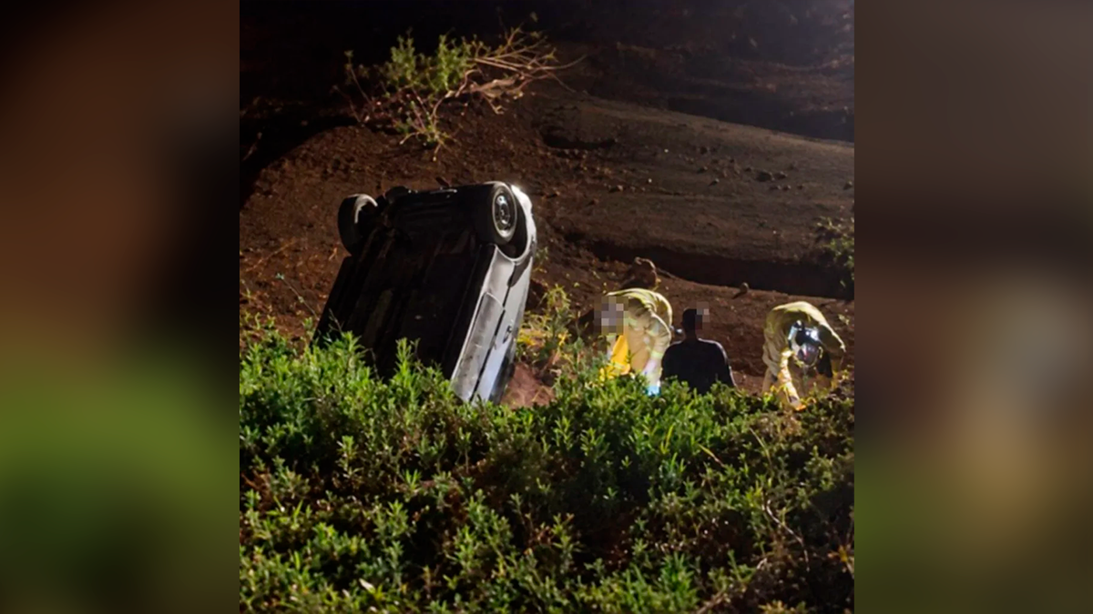 Carro despenca em ribanceira e deixa mulher ferida em Jardim Alegre
