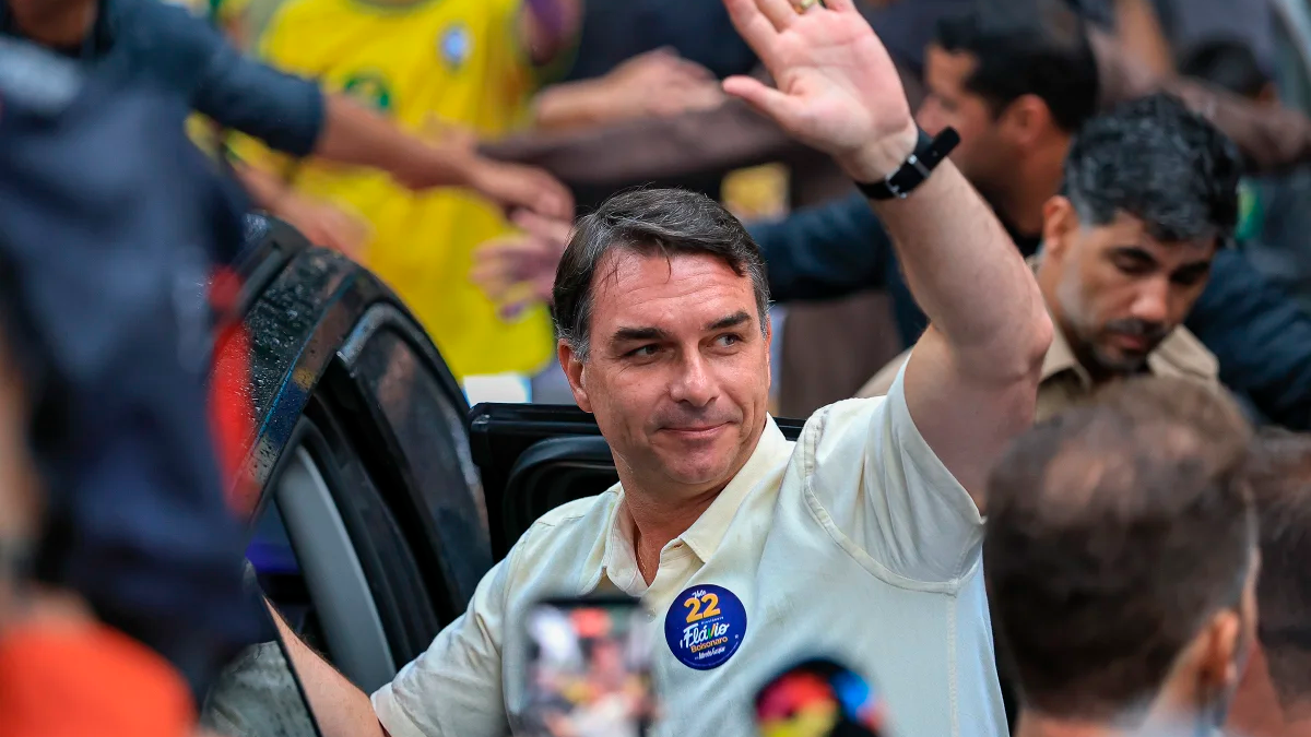 TSE desmente alegação de Flávio Bolsonaro e nega retirada de fiscais do PL da sala-cofre